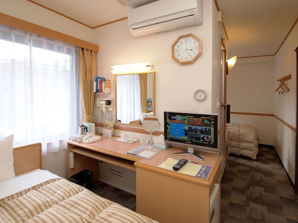 Toyoko Inn Okayama Eki Nishi Guchi Hiroba Exteriör bild