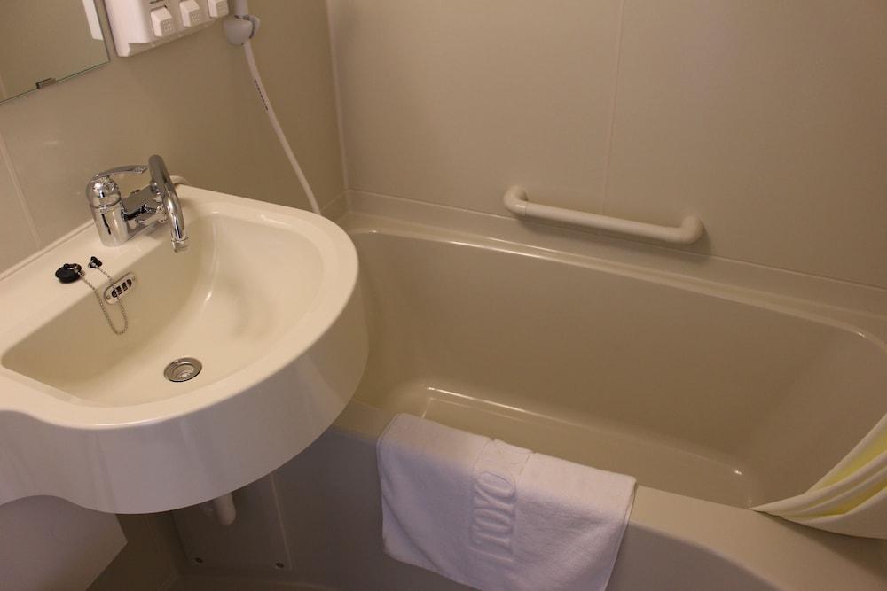 Toyoko Inn Okayama Eki Nishi Guchi Hiroba Exteriör bild