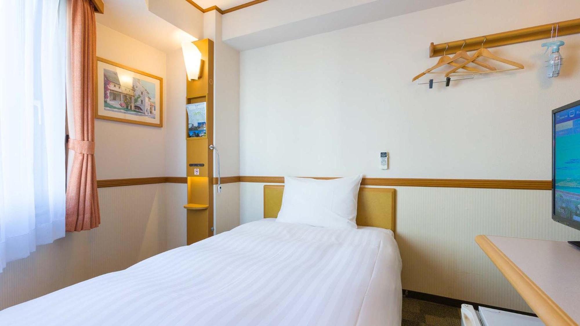 Toyoko Inn Okayama Eki Nishi Guchi Hiroba Rum bild